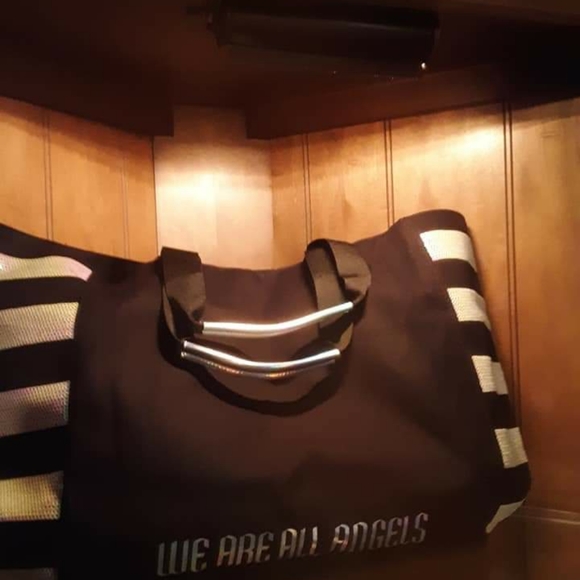 Victoria Secrets bag - Picture 2 of 3